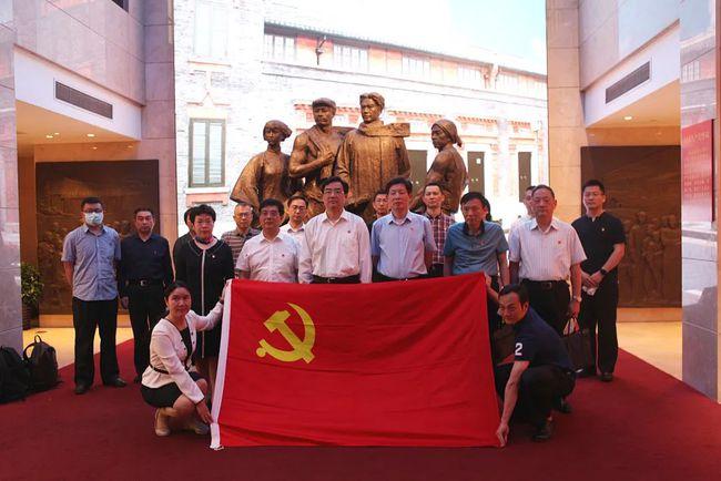 栾川文旅:河南老君山等7个景区,2月10日(农历正月初一)至3月31日,对全国属龙、姓名中含“龙”字的游客免景区首道门票